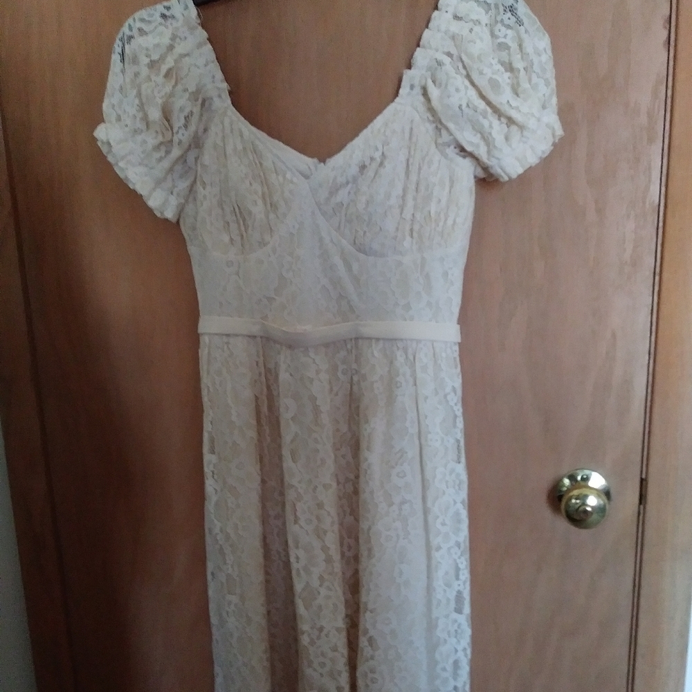 Buttercup midi lace dress